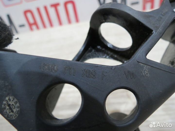 Крепление троса кпп Skoda Rapid