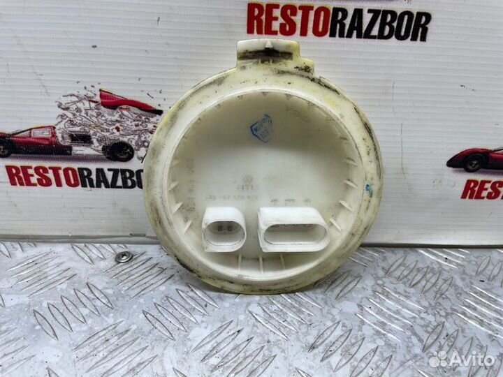 Крышка топливного насоса левая Audi A8 седан BFM