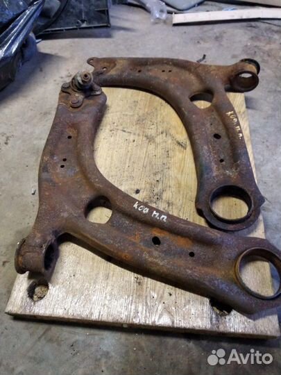 Рычаг передний левый Шкода Кодиак