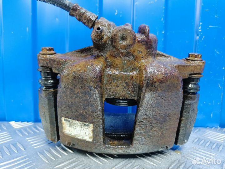 Суппорт передний правый Citroen Xsara Picasso 2.0