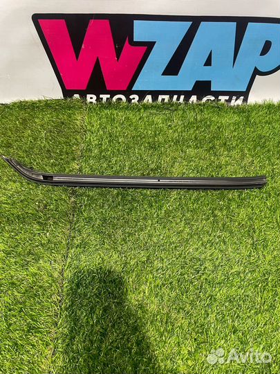 Уплотнитель стекла двери задний правый Ford