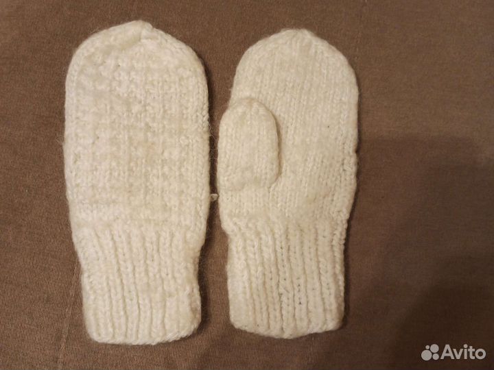 Варежки вязаные женские