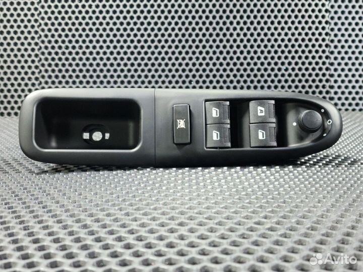 Новый блок кнопок стеклоподъёмников Peugeot 406