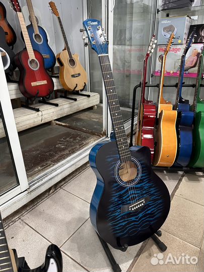 Акустическая гитара тигровая