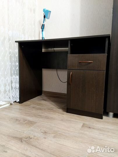 Стол письменный