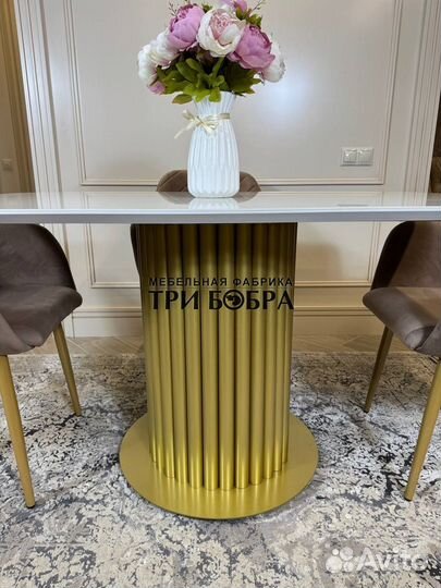 Кухонный стол и стулья. Бесплатная доставка