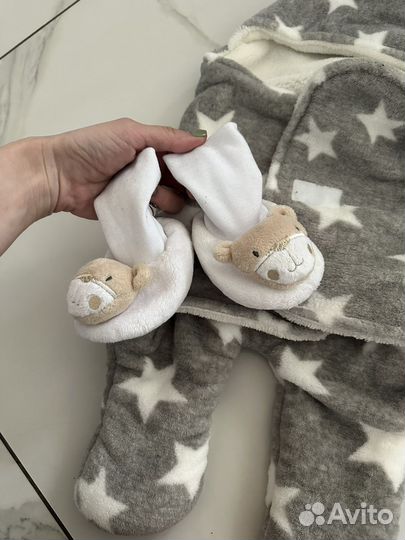 Конверт на выписку, пинетки, шапочка