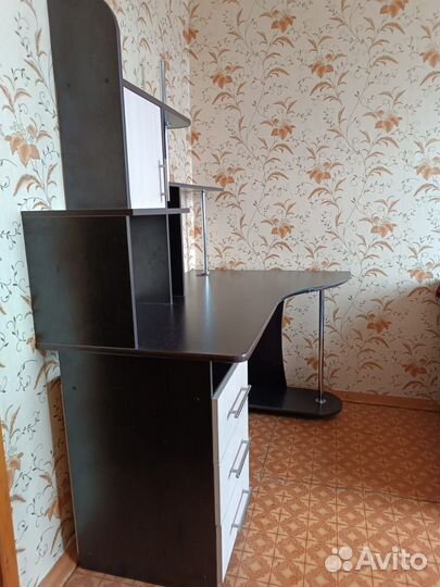 Письменный стол