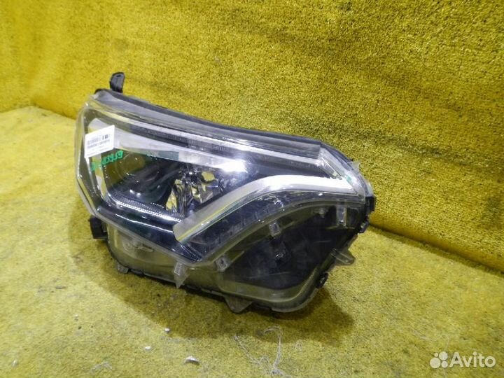 Фара правая Toyota RAV4
