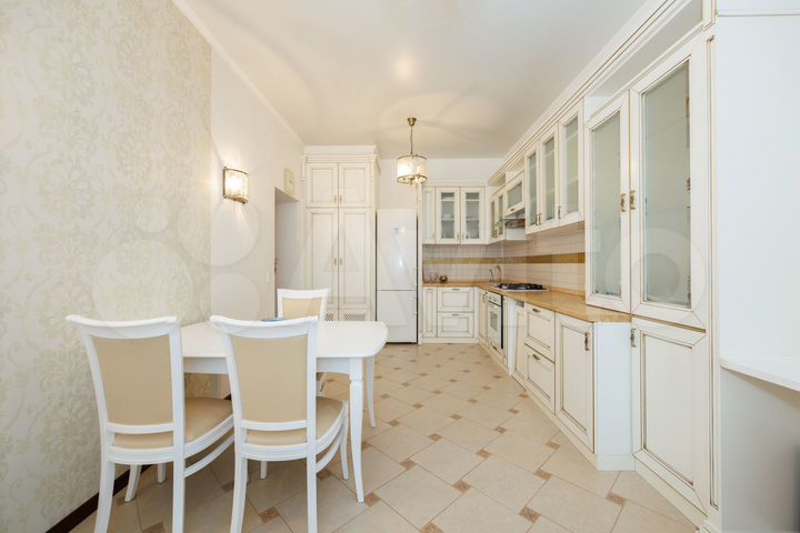 4-к. квартира, 158 м², 6/8 эт.