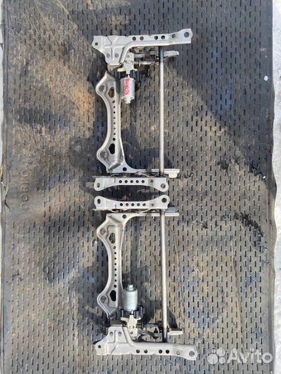 Механизм регулировки заднего сидения Toyota Crown