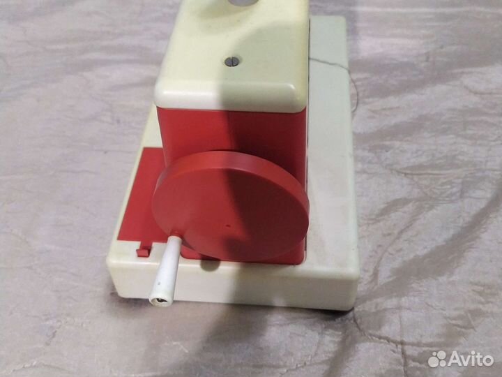 Детская швейная машинка 1994г