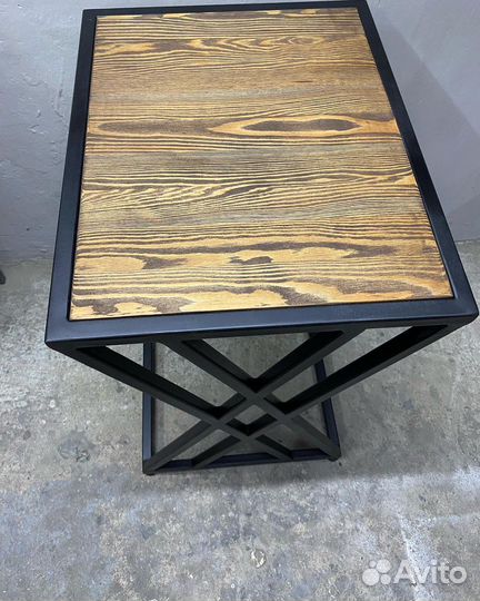 Столик прикроватный