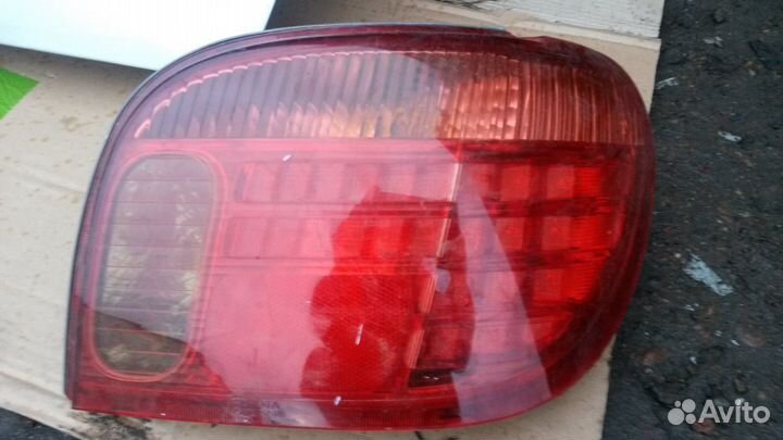Toyota vitz правый стоп сигнал