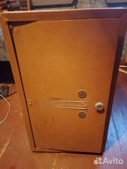 Сейф металлический