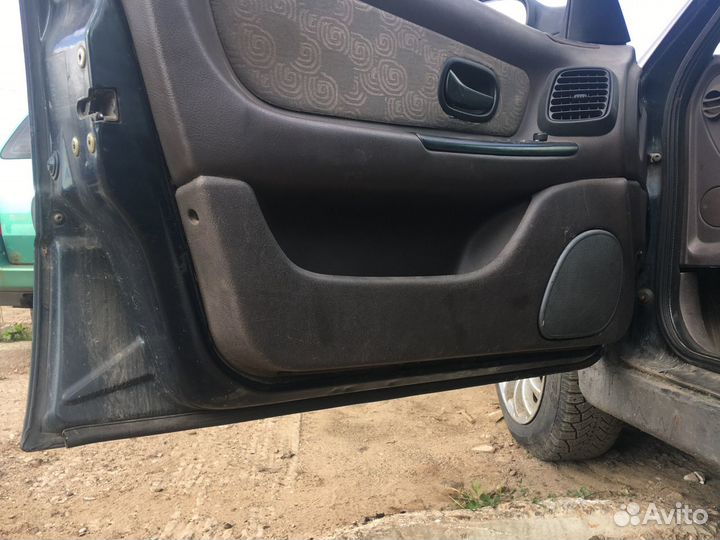 Дверь передняя левая правая Рено Лагуна 1