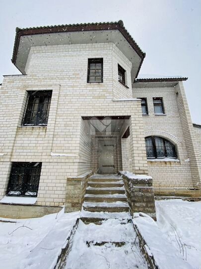 Дом 323,8 м² на участке 10 сот.