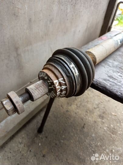 Полуось правая Фольксваген Кадди 3. 1.4i 2005г