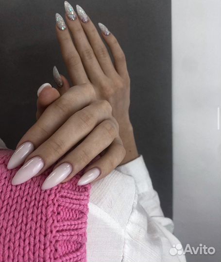 Модель на маникюр