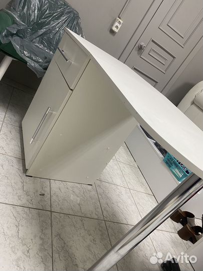 Маникюрный стол бу