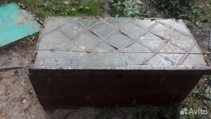 Сундук старинный