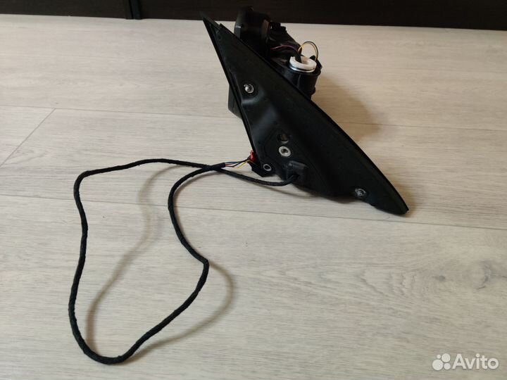 Корпус зеркала левое Skoda Octavia A7