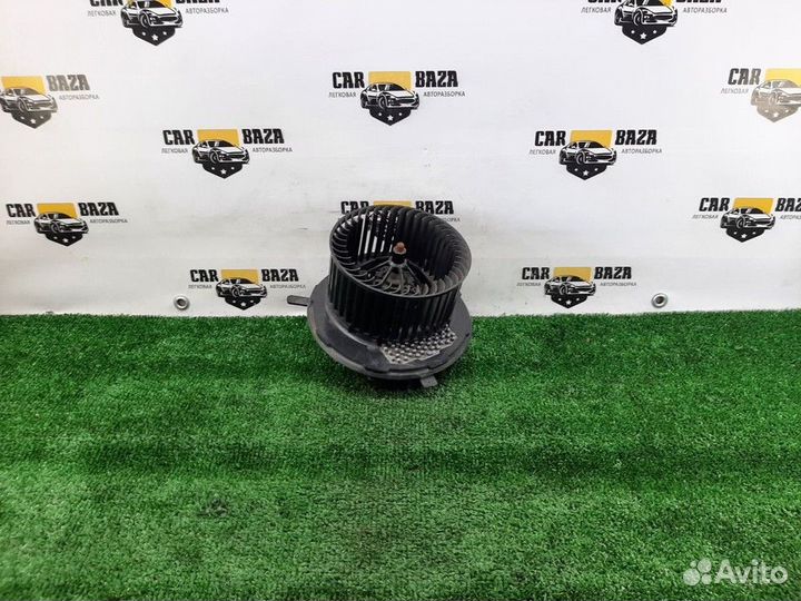 Моторчик отопителя Volkswagen Golf