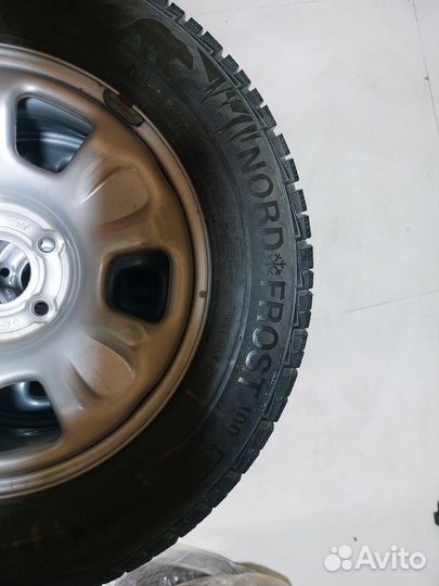 Gislaved Nord Frost 5 215/65 R16