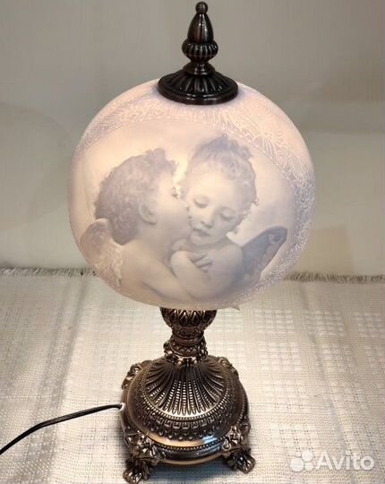 Светильник фарфоровый