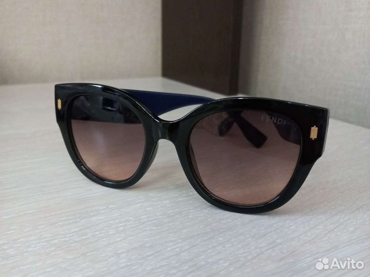Солнцезащитные очки женские fendi