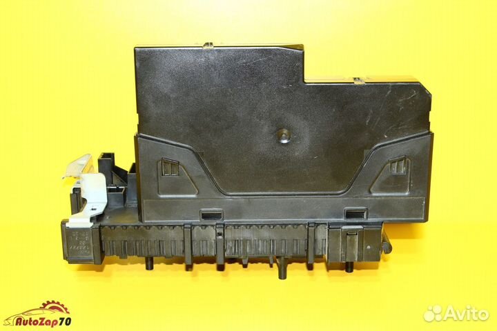 W204 C250 Блок предохранителей SAM в багажник