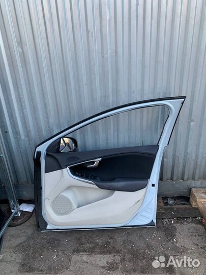 Правая передняя дверь Volvo v40 Вольво V40