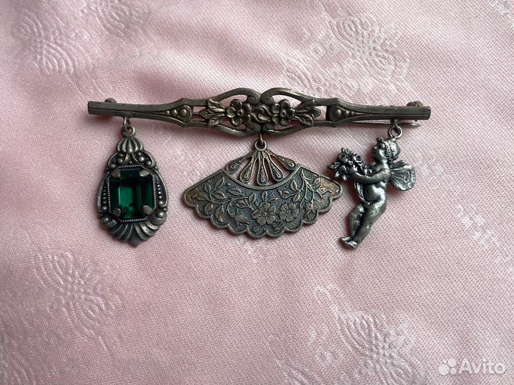 Винтажная французская брошь купидон веер