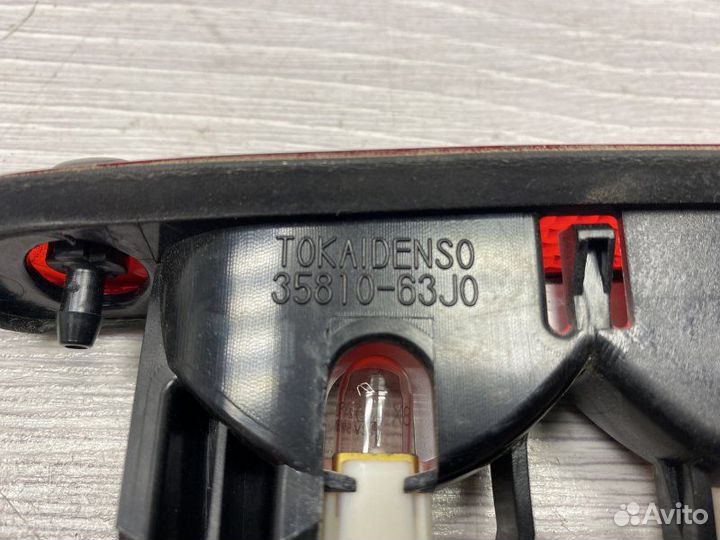 Дополнительный (третий) стоп сигнал крышки