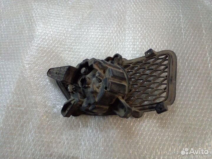 Фара противотуманная левая Kia Sportage с 2008г