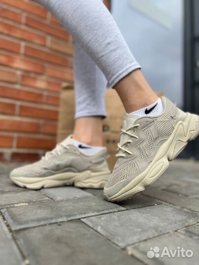 Кроссовки adidas ozweego