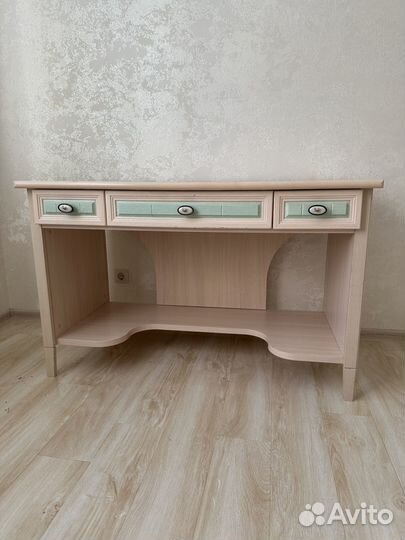 Письменный стол