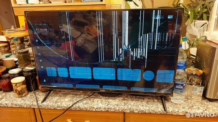 Телевизор tuvio 32 битый