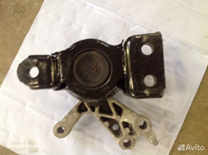 Nissan Qashqai J11 Опора правая