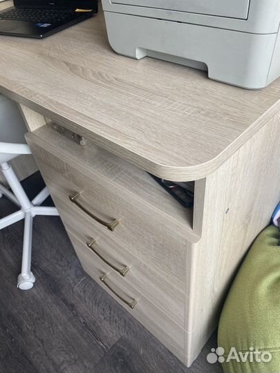 Письменный стол