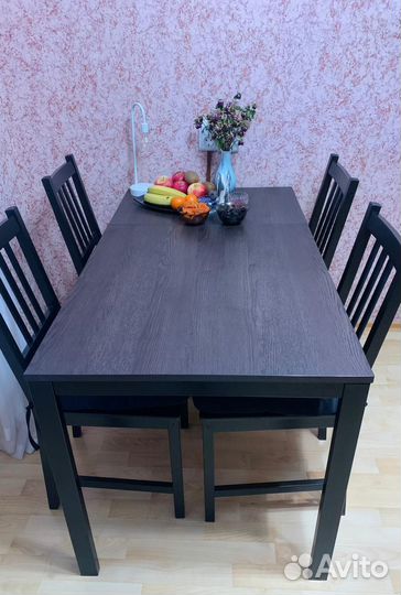 Продаётся новый стол без стульев