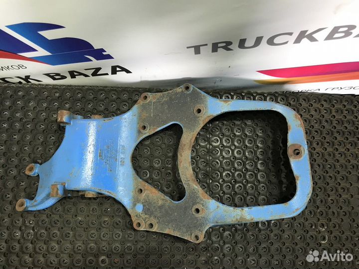 Кронштейн переднего амортизатора