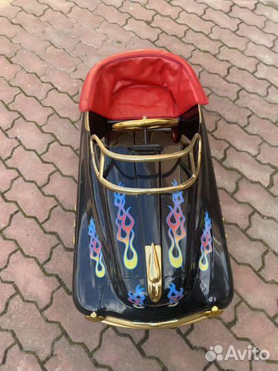 Детская педальная машина