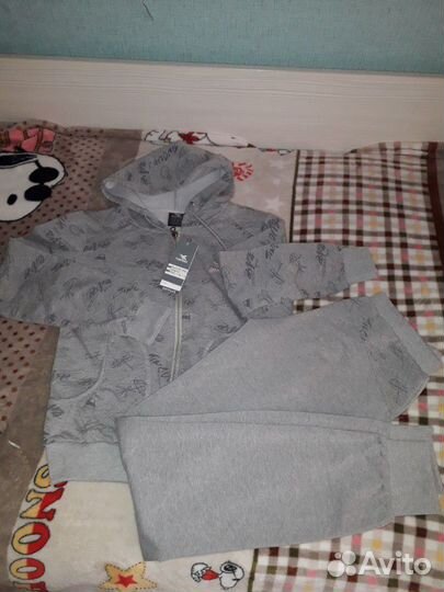 Костюмы спортивные новыe
