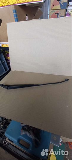 Поводок стеклоочистителя правый Renault Logan 1