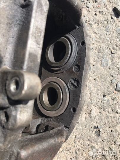 Суппорт тормозной передний правый Mercedes-Benz