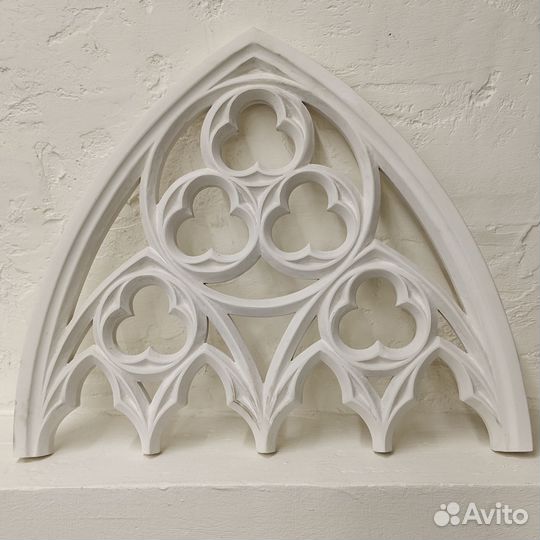 Готическое настенное украшение из гипса