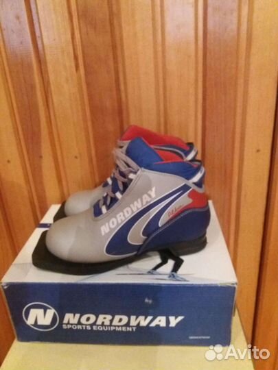 Беговые лыжи комплект, ботинки 32 размер