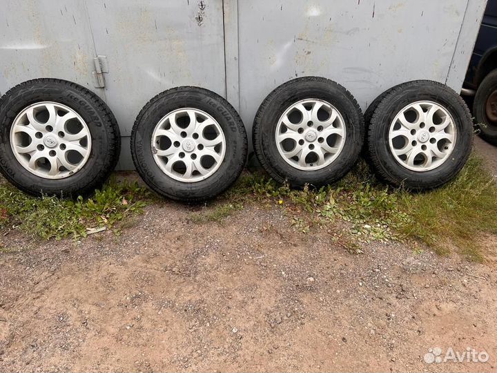 R16 Yokohama Ice Guard Stud IG55 215/70, PCD 6x139.7 DIA 92.5