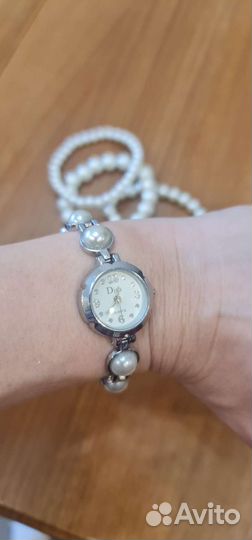 Часы женские новые
